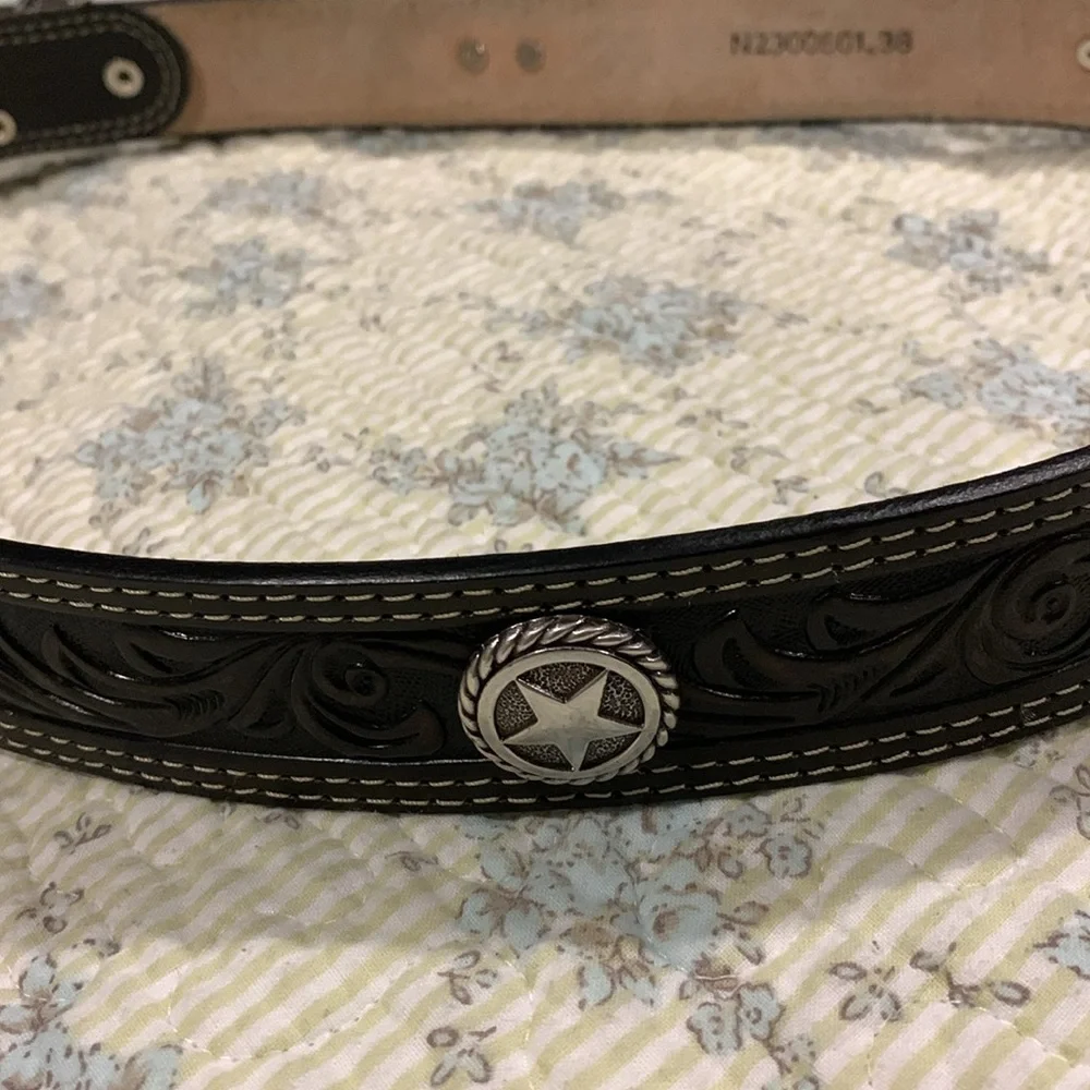 Nocona Leather belt Size 38 Brown tooled top leather with Silver stars & Buckle - Picture 5 of 8